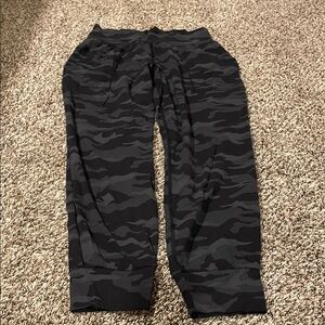 Athleta EUC salutation jogger with pockets